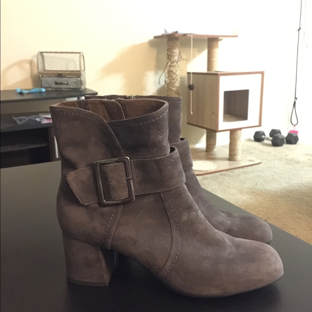 Earthies Suede Booties